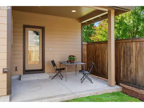Exterior - 1603 Chasa St, Eugene, OR 97401 photo 4 of 7