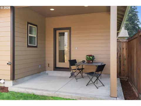 Exterior - 1603 Chasa St, Eugene, OR 97401 photo 5 of 7