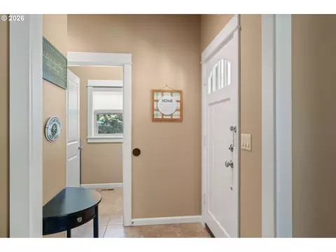 Entry Way - 1603 Chasa St, Eugene, OR 97401 photo 1 of 1