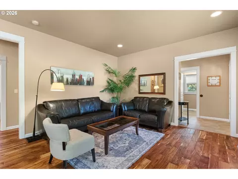 Living - 1603 Chasa St, Eugene, OR 97401 photo 1 of 1