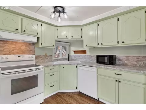 205 S 54th St #80, Springfield, OR 97478 photo 10
