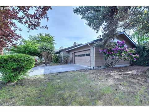 Exterior - 1798 Gilham Rd, Eugene, OR 97401 photo 9 of 10
