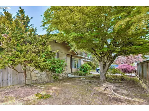 Exterior - 1798 Gilham Rd, Eugene, OR 97401 photo 8 of 10