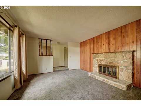 Living - 1798 Gilham Rd, Eugene, OR 97401 photo 2 of 5