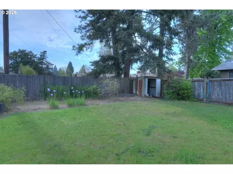 Exterior - 1798 Gilham Rd, Eugene, OR 97401 photo 5 of 10