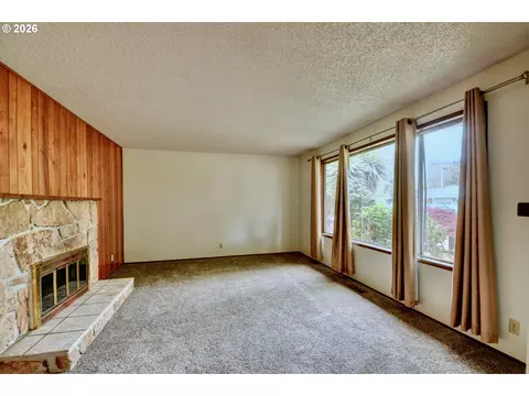 Living - 1798 Gilham Rd, Eugene, OR 97401 photo 1 of 5