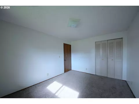 Bedroom - 1798 Gilham Rd, Eugene, OR 97401 photo 4 of 6