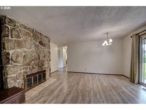 Living - 1798 Gilham Rd, Eugene, OR 97401 photo 4 of 5