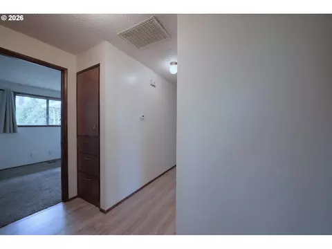 Entry Way - 1798 Gilham Rd, Eugene, OR 97401 photo 2 of 2