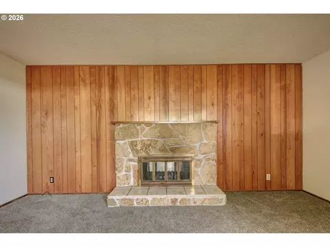 Living - 1798 Gilham Rd, Eugene, OR 97401 photo 3 of 5