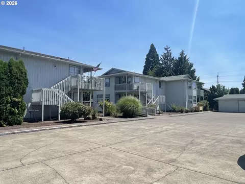 Exterior - 1217 R St, Springfield, OR 97477 photo 3 of 6