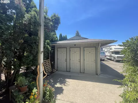 Exterior - 1217 R St, Springfield, OR 97477 photo 6 of 6