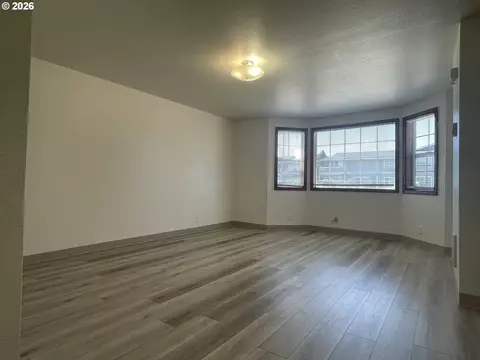 Living - 1217 R St, Springfield, OR 97477 photo 2 of 2