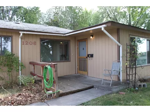 1206 SW 24th St, Pendleton, OR 97801