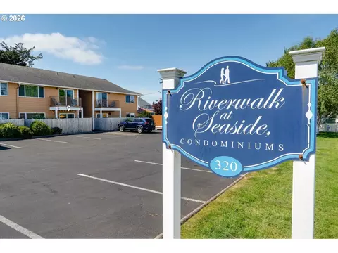 320 Necanicum Dr #9, Seaside, OR 97138