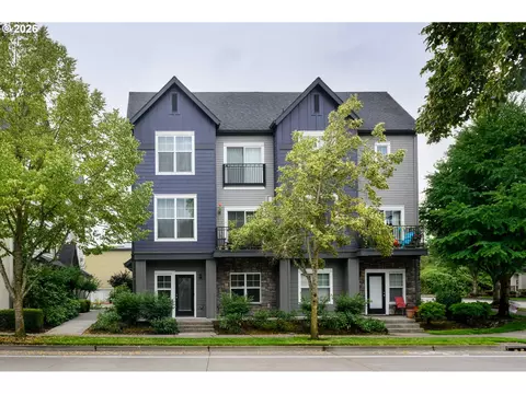 10651 NE Red Wing Way #102, Hillsboro, OR 97006