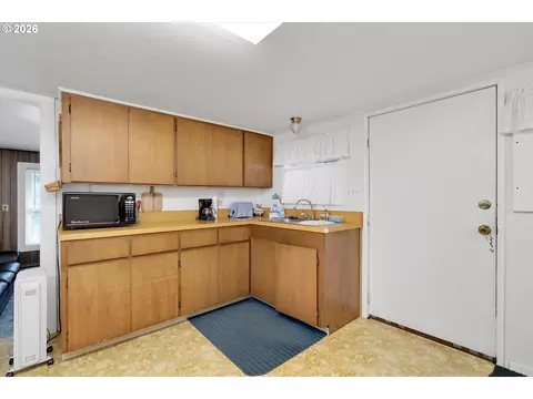 Kitchen - 30185 SE Wheeler Rd, Boring, OR 97009 photo 1 of 2