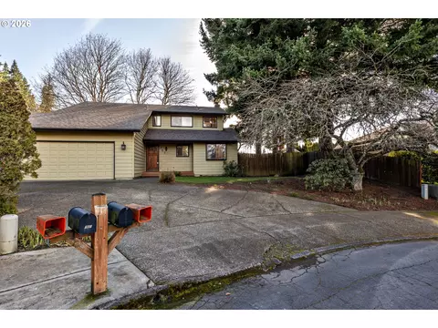 707 NW 104th St, Vancouver, WA 98685