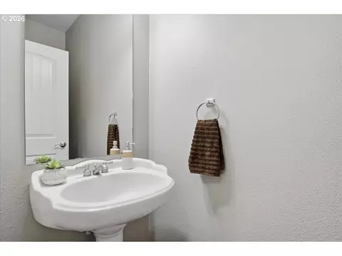 Bath - 3603 SE 198th Ave, Camas, WA 98607 photo 1 of 5