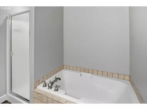 Bath - 3603 SE 198th Ave, Camas, WA 98607 photo 3 of 5
