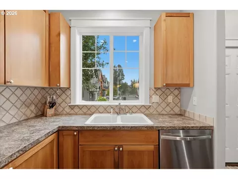 Kitchen - 3603 SE 198th Ave, Camas, WA 98607 photo 2 of 4
