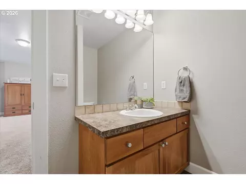 Bath - 3603 SE 198th Ave, Camas, WA 98607 photo 5 of 5
