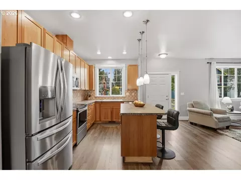 Kitchen - 3603 SE 198th Ave, Camas, WA 98607 photo 4 of 4