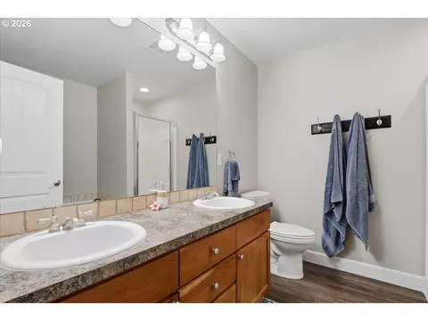 Bath - 3603 SE 198th Ave, Camas, WA 98607 photo 2 of 5