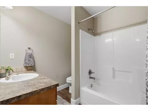 Bath - 3603 SE 198th Ave, Camas, WA 98607 photo 4 of 5