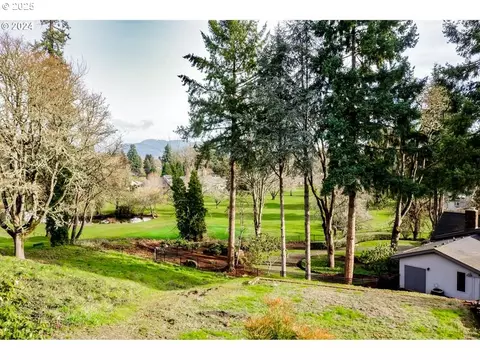 516 Spyglass Dr, Eugene, OR 97401