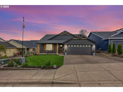 1032 12th St, Lafayette, OR 97127