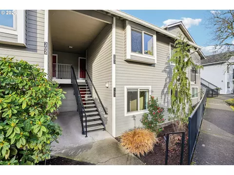 86 Kingsgate Rd #C-103, Lake Oswego, OR 97035