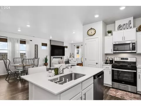Kitchen - 2769 V St, Springfield, OR 97477 photo 5 of 5