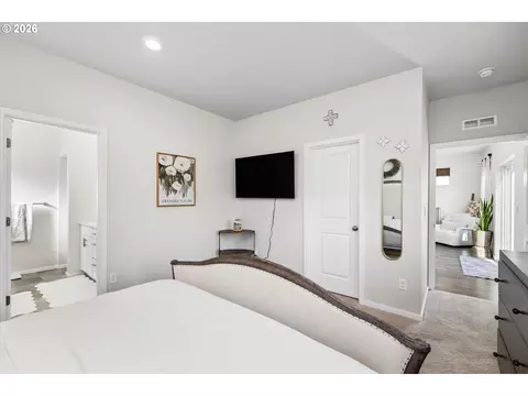 Bedroom - 2769 V St, Springfield, OR 97477 photo 3 of 4
