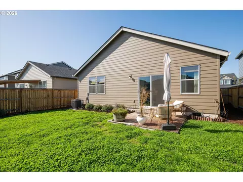 Exterior - 2769 V St, Springfield, OR 97477 photo 4 of 6
