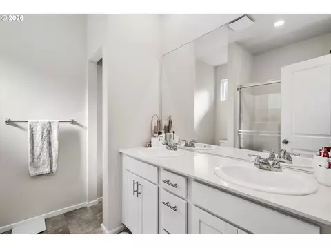 Bath - 2769 V St, Springfield, OR 97477 photo 1 of 2