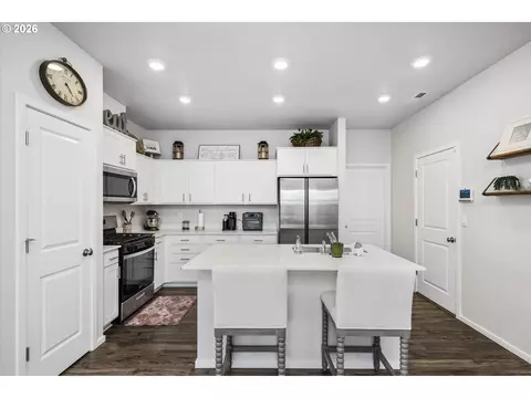 Kitchen - 2769 V St, Springfield, OR 97477 photo 1 of 5