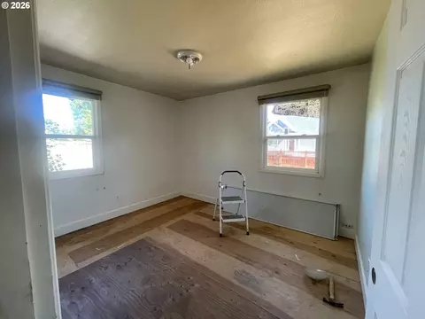 Bedroom - 5593 B St, Springfield, OR 97478 photo 1 of 2