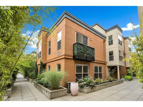 6267 NE Carillion Dr #104, Hillsboro, OR 97124