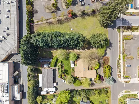 Green, Eugene, OR 97404 photo 2