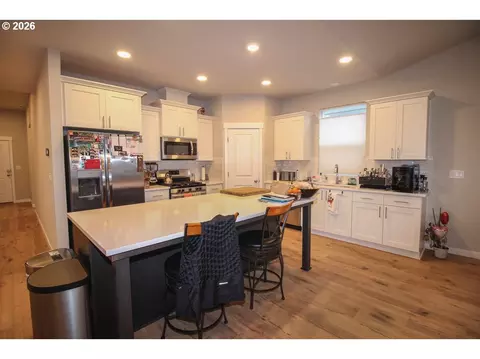 Kitchen - 1683 S Quartz Dr, Cornelius, OR 97113 photo 1 of 3