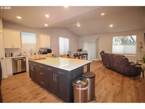 Kitchen - 1683 S Quartz Dr, Cornelius, OR 97113 photo 2 of 3