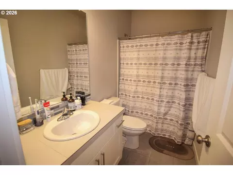 Bath - 1683 S Quartz Dr, Cornelius, OR 97113 photo 2 of 2