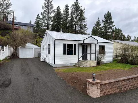 215 N Humbolt St, Canyon City, OR 97820