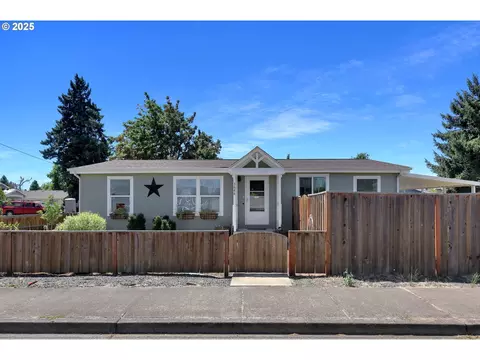 3688 S E St, Springfield, OR 97478