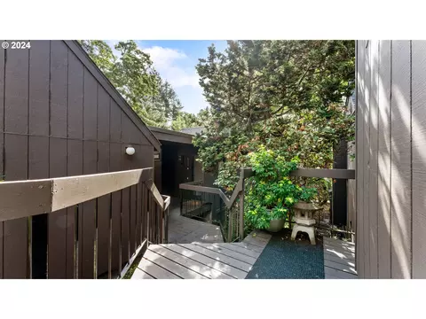132 Brae Burn Dr, Eugene, OR 97405