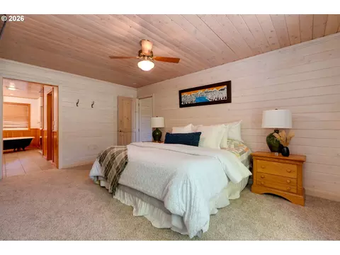 Bedroom - 61216 E Highway 26, Sandy, OR 97055 photo 1 of 7
