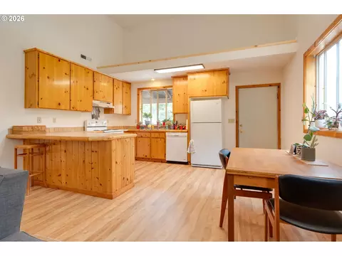 Kitchen - 61216 E Highway 26, Sandy, OR 97055 photo 4 of 4