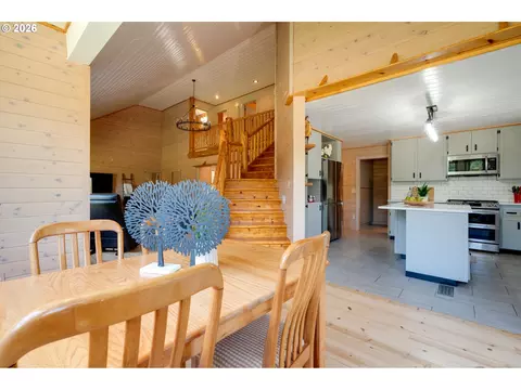 Dining - 61216 E Highway 26, Sandy, OR 97055 photo 3 of 4