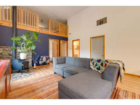 Living - 61216 E Highway 26, Sandy, OR 97055 photo 3 of 4